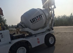Продажа китайского автобетоносмесителя JBC 1.0R LUZUN  в Казахстане за 000 $. Фотография 1 Купить автобетоносмеситель с самозагрузкой LUZUN (Китай) в Алматы, модель JBC 1.0R, угол разгрузки в двух направлениях 270º, цена DDP: 000 $. Фото 1