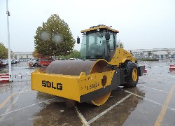 Продажа китайского вибрационного катка SDLG LGS822 в Казахстане за 000 $. Фотография 1 Купить дорожный одновальцовый каток SDLG (Китай) в Алматы, модель LGS822, цена DDP: 000 $. Фото 1