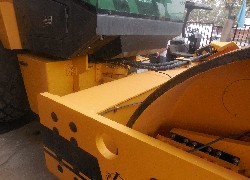 Продажа китайского вибрационного катка YITUO (LUOYANG) LSS2301-2 в Казахстане за 000 $. Фотография 12 Купить каток YITUO (LUOYANG) (Китай) в Алматы, модель LSS2301-2, цена DDP: 000 $. Фото 12