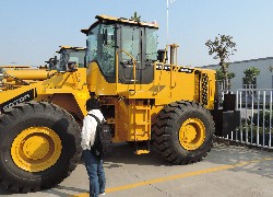 Продажа китайского фронтального погрузчика Foton Lovol FL956F-II в Казахстане за 000 $. Фотография 71 Купить фронтальный погрузчик Foton Lovol (Китай) в Алматы, модель FL956F-II, цена DDP: 000 $. Фото 71