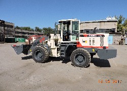 Продажа китайского фронтального погрузчика RONGWEI, ZL942 в Казахстане за 000 $. Фотография 15 Купить фронтальный погрузчик RONGWEI (Китай) в Алматы, модель ZL942, цена DDP: 000 $. Фото 15