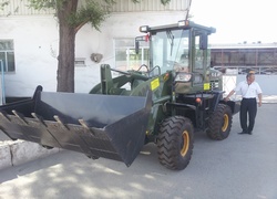 Продажа китайского фронтального погрузчика SDYD, ZL920 в Казахстане за 000 $. Фотография 40 Купить фронтальный погрузчик SDYD (Китай) в Алматы, модель ZL920, цена DDP: 000 $. Фото 40