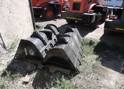 Купить универсальный ковш для фронтального погрузчика SDYD, ZL16 за 2000 $ в Алматы Универсальный ковш для фронтального погрузчика SDYD, ZL16. Цена: 2000 $. Продажа в Казахстане