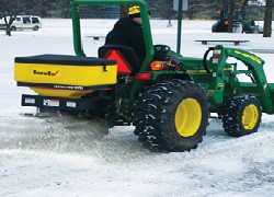 Купить пескоразбрасыватель SnowEX, модель для установки на задний борт в Алматы, цена: 000 $, рассрочка - 6 месяцев. Фото 2