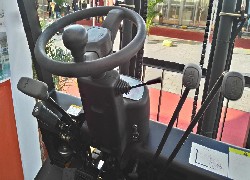 Продажа китайского дизельного вилочного погрузчика (автопогрузчика) Shantui SF30 в Казахстане за 000 $. Фотография 9 Купить дизельный вилочный погрузчик (автопогрузчик) Shantui (Китай) в Алматы, модель SF30, цена DDP: 000 $. Фото 9